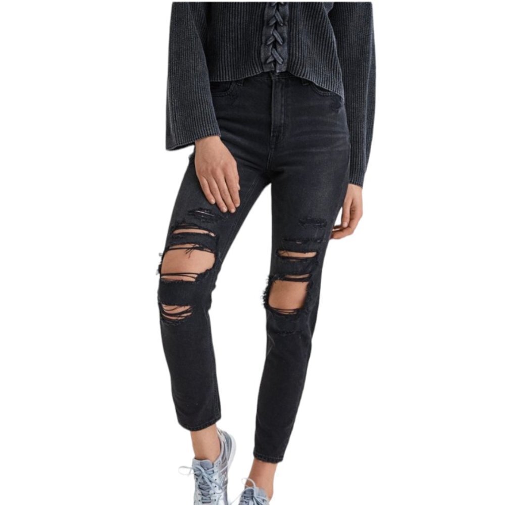 American Eagle Ripped Mom Jean